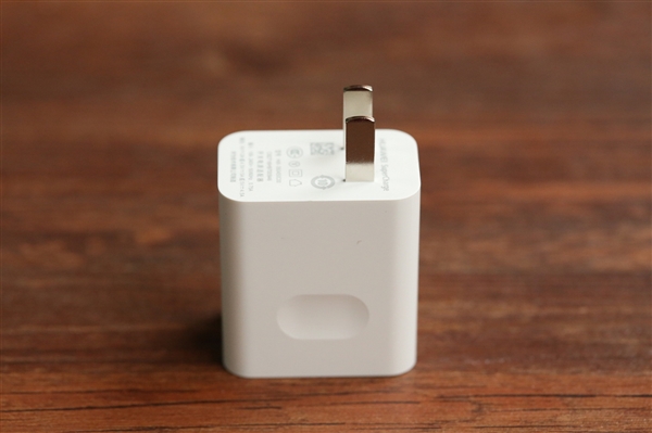 华为40W快充充电器通过3C认证：Mate 20就用它？