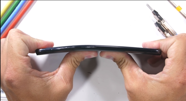 vivo NEX S通过老外暴力测试 机身强度相当出色