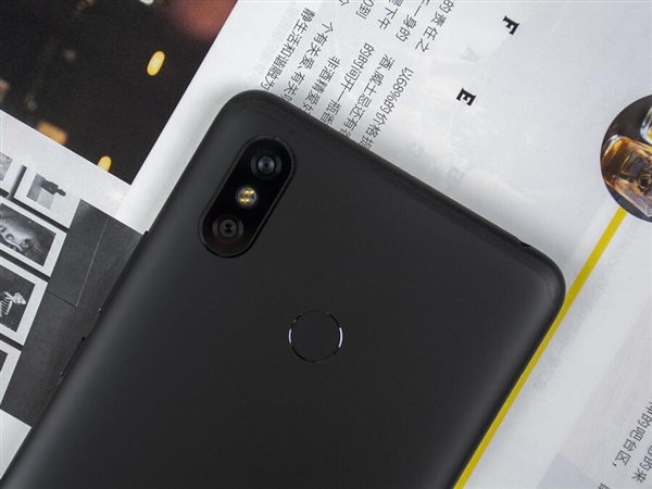 5500mAh“充电宝级”大电量 小米Max 3开箱