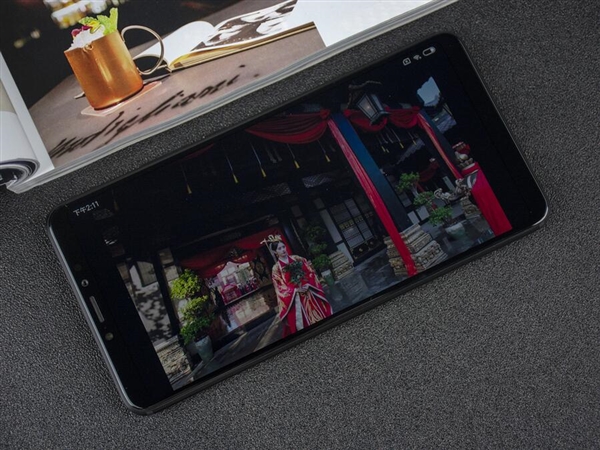 5500mAh“充电宝级”大电量 小米Max 3开箱