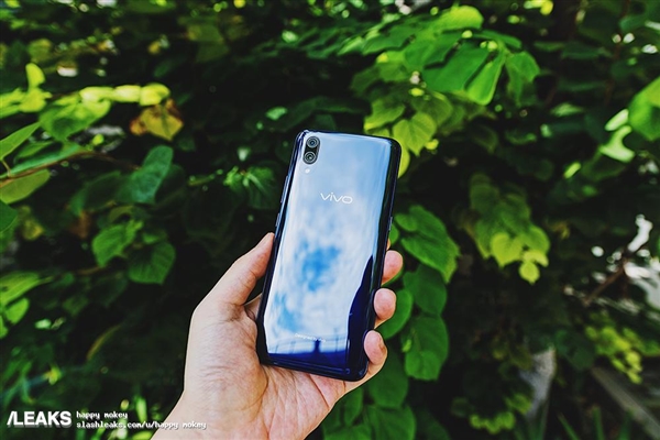 外媒曝光vivo X23上手照：美人尖、背部渐变色