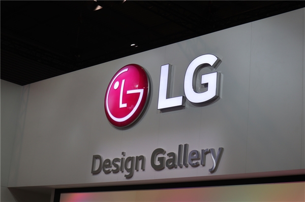 外媒曝光LG V40 ThinQ渲染图：后置三摄