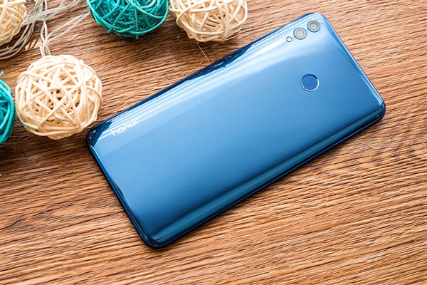 荣耀8X Max图赏：5000mAh电池续航赞 1799元
