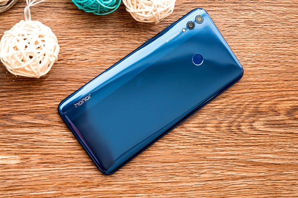 荣耀8X Max图赏：5000mAh电池续航赞 1799元