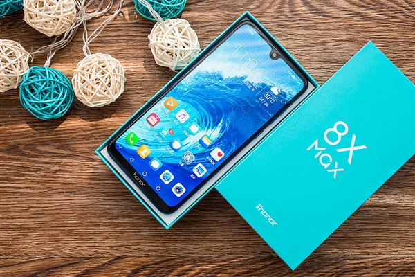 荣耀8X Max图赏：5000mAh电池续航赞 1799元