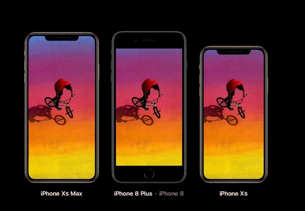 iPhone XS/XS Max真机图赏：6.5寸屏幕 5.5寸握感