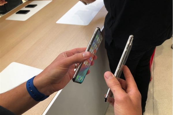 祖传5W充电头：苹果继续缩减新iPhone配件
