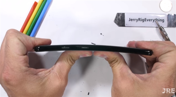 Pixel 3 XL遭暴力测试：机身强度出色 但容易被划伤