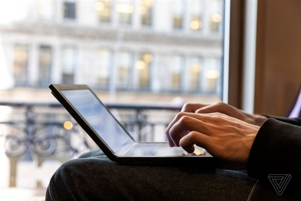 全球首款！联想ThinkPad X1折叠屏笔记本原型上手：4:3屏幕爽翻