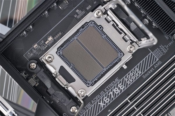 AMD AM5+接口突然冒出！Zen5难道改用它