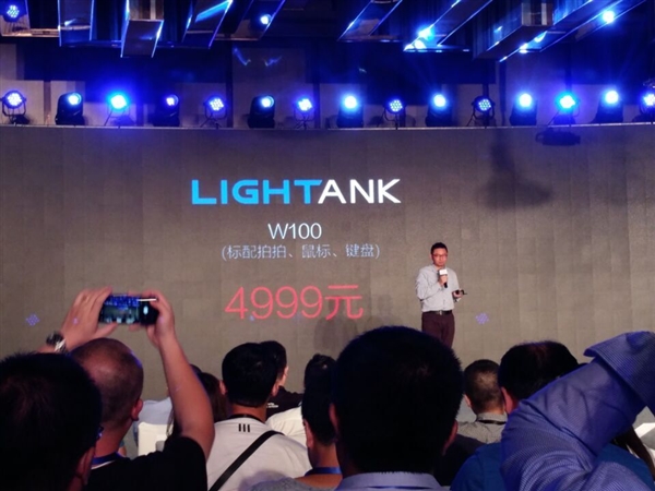 4999元！Lightank W100智能投影发布：10秒无网投屏 标配键鼠预装Win10