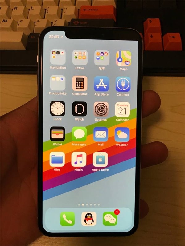 “一只耳”的iPhone X真机现身：<a href='https://www.apple.com/cn/' target='_blank'><u>苹果</u></a>售后都看懵