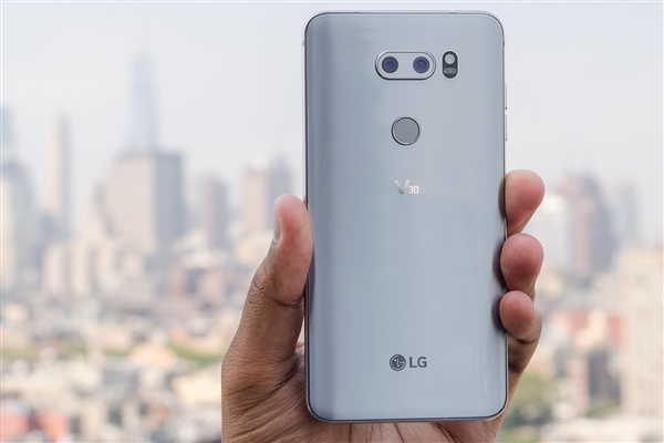 骁龙835+全面屏！LG V30历史新低：仅售3600元
