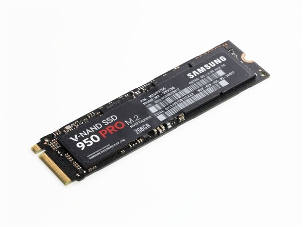 AMD 16核撕裂者配NVMe SSD RAID：轻松飙上6GB/s