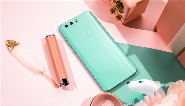 <a href='https://www.huawei.com/cn/?ic_medium=direct&ic_source=surlen' target='_blank'><u>华为</u></a>死磕全面屏！荣耀9青春版曝光：继续高颜值