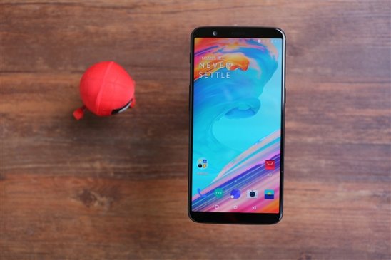 数万安卓粉票选年度最佳：三星Note8、一加5T进前三