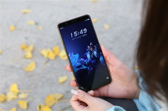 全球首款屏下指纹全面屏手机量产：vivo首发