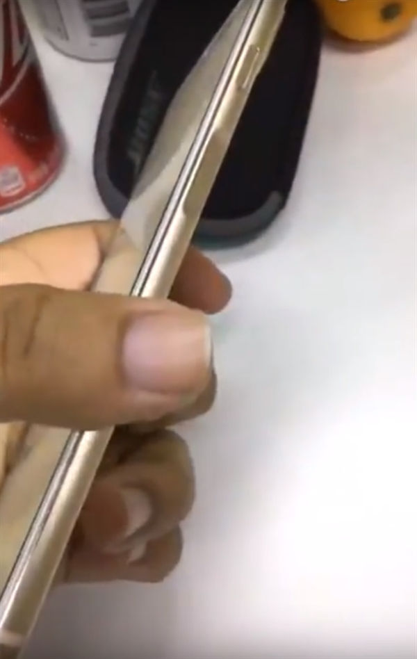 魅蓝全面屏曝光：腰圆键消失 指纹识别位置亮了