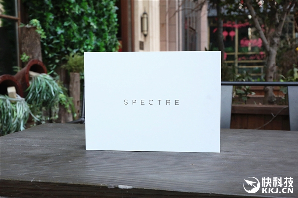 惠普幽灵系列SPECTRE 13笔记本开箱图赏：陶瓷白洁若霜雪