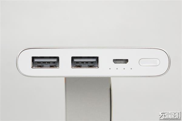 双USB输出：新小米移动电源2 10000mAh拆解