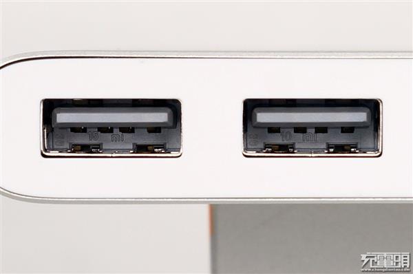 双USB输出：新小米移动电源2 10000mAh拆解