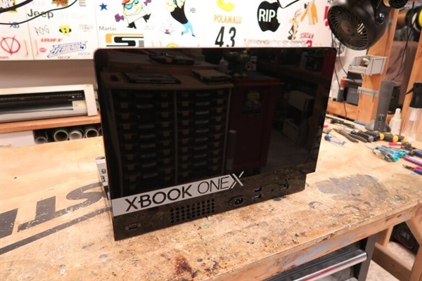 牛人将Xbox One X主机改造成21寸游戏本：售价1.6万