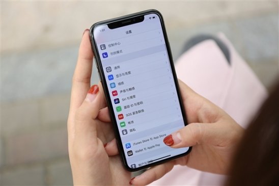 iPhone X二代大曝光：升级Face ID 提升屏占比