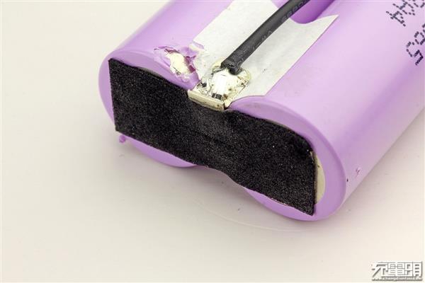 华为6700mAh迷你移动电源拆解实测：完美平衡