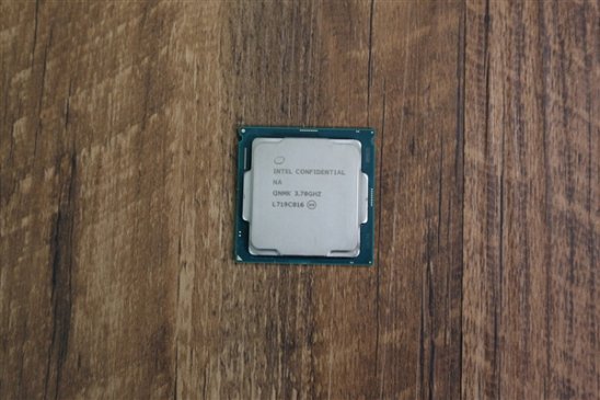 Intel/AMD做了个CPU 内置Vega显卡！