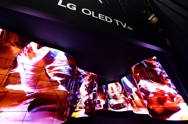 画面震撼：LG晒出92英寸超弯曲柔性屏 20亿像素