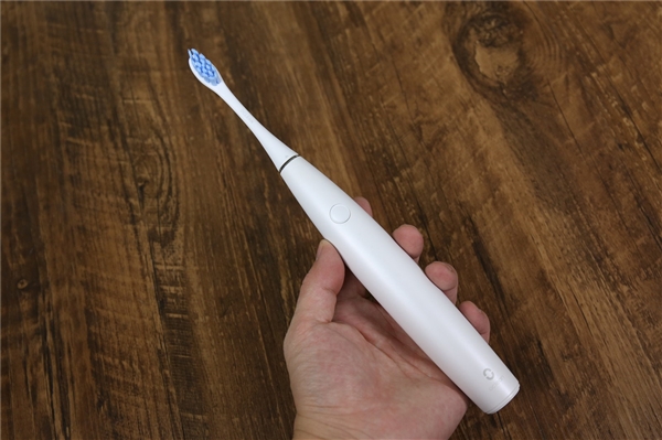 电动牙刷比传统牙刷更能彻底清洁口腔？