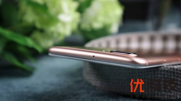 vivo X20梦幻粉图赏：颜值帅爆 一眼心动