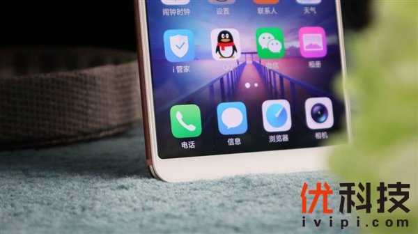 vivo X20梦幻粉图赏：颜值帅爆 一眼心动