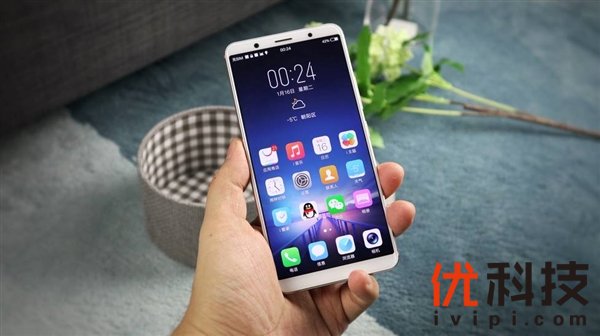 vivo X20梦幻粉图赏：颜值帅爆 一眼心动