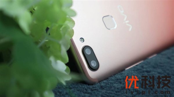 vivo X20梦幻粉图赏：颜值帅爆 一眼心动