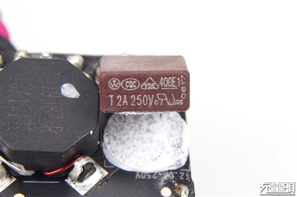 扒开产业真相：四款热销30W USB PD充电器拆解大比拼