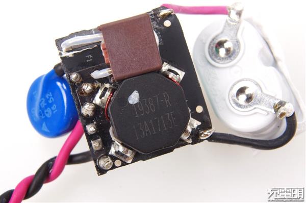 扒开产业真相：四款热销30W USB PD充电器拆解大比拼