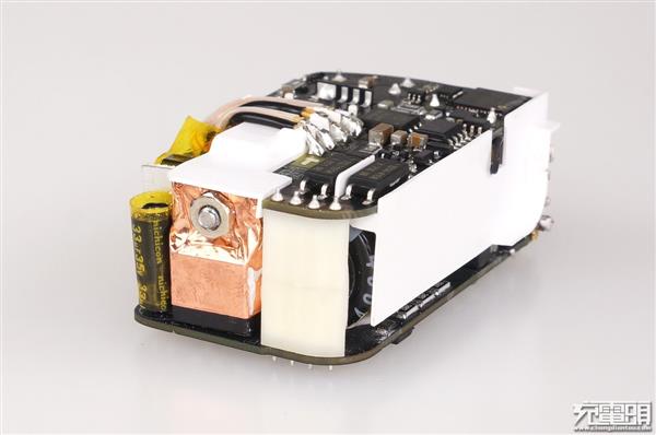 扒开产业真相：四款热销30W USB PD充电器拆解大比拼