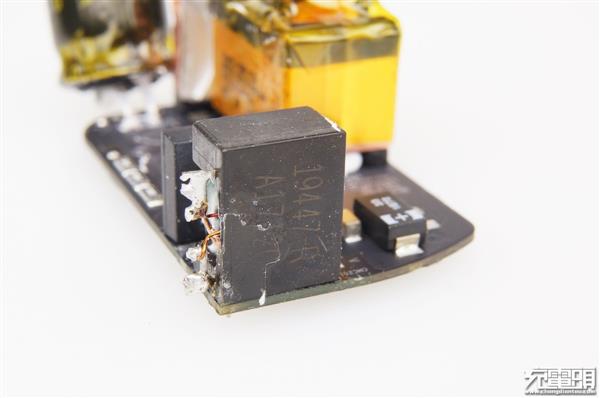 扒开产业真相：四款热销30W USB PD充电器拆解大比拼