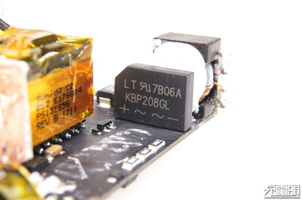 扒开产业真相：四款热销30W USB PD充电器拆解大比拼