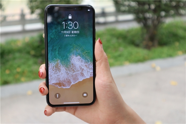 iPhone X靠边！<a href='https://www.samsung.com/cn/' target='_blank'><u>三星</u></a>密谋最强全面屏手机：专利外形惊艳