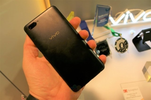 全球首款！vivo X20 Plus屏幕指纹版正式宣布：全面屏完美了