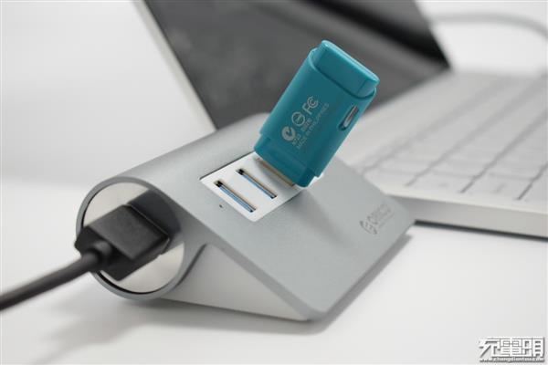 奥睿科四口USB 3.0 Hub赏析：人体工学绝了