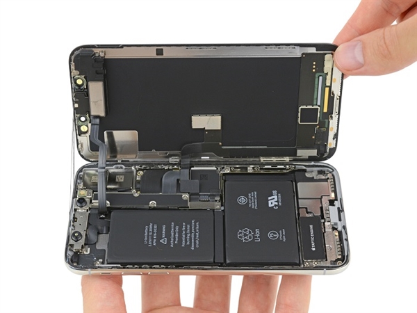 新iPhone X、X Plus曝光：全新电池设计 续航飙升
