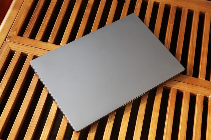 小米笔记本Air 8代酷睿i7增强版评测：性能大涨、散热强悍