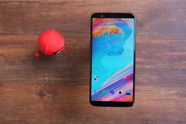 <a href='https://www.oneplus.com/cn' target='_blank'><u>一加</u></a>5T上线全面屏手势：这操作让iPhone X尴尬了