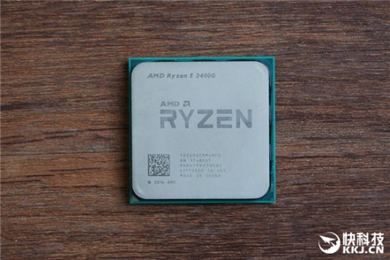 Vega标识惹眼！AMD Ryzen 5 2400G开箱图赏