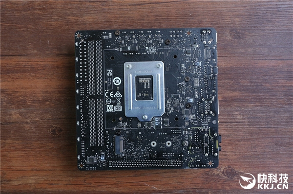 最强ITX游戏主板！微星Z370I GAMING PRO CARBON AC开箱图赏