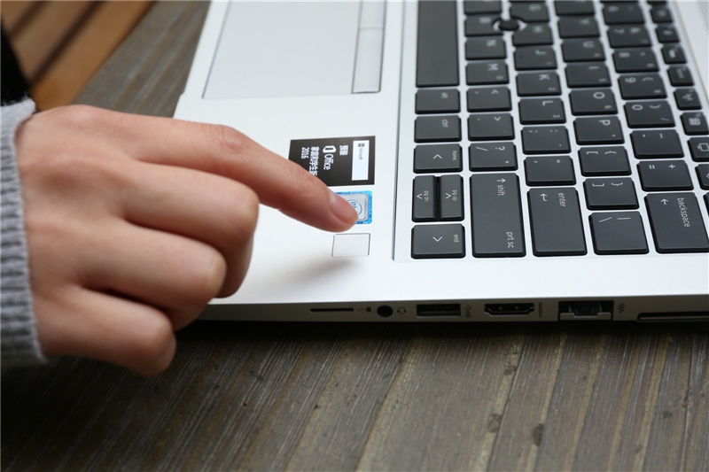 一键防窥！惠普EliteBook 830 G5笔记本评测：无可挑剔的商务笔记本