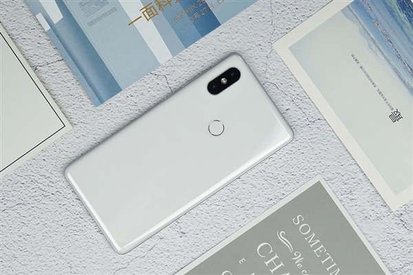 8G+256G卖3999元 小米MIX 2S欣赏：颜值赞